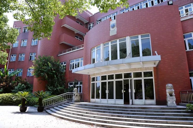 上海民办包玉刚实验学校官网,民办大学包玉刚