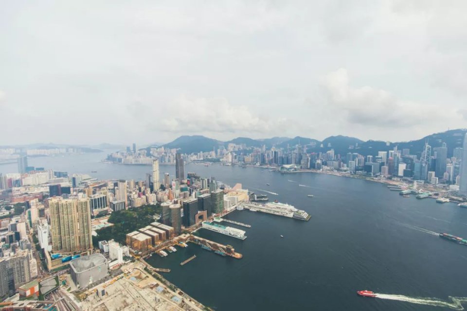 漫步香港街头感受港岛风景,逛整个香港要多长时间