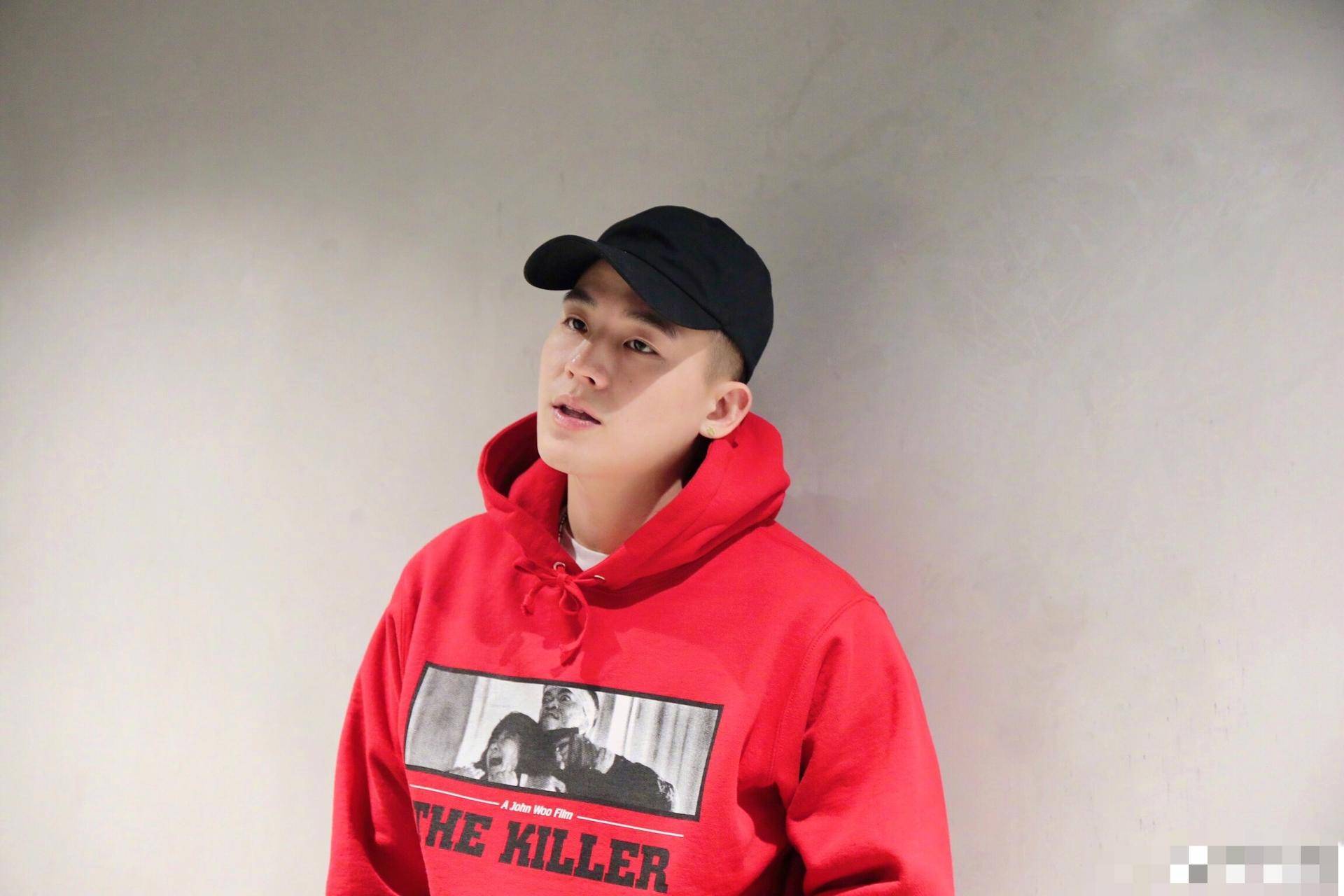 与马思纯分手后放飞自我？欧豪成“夜店咖”，与好友玩到凌晨