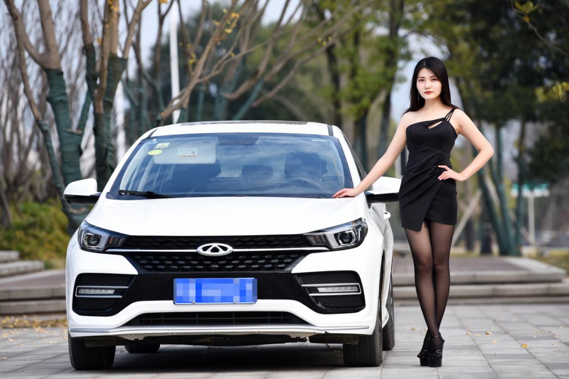 性感女神来袭，看小艾如何低档黑丝长腿的极致诱惑