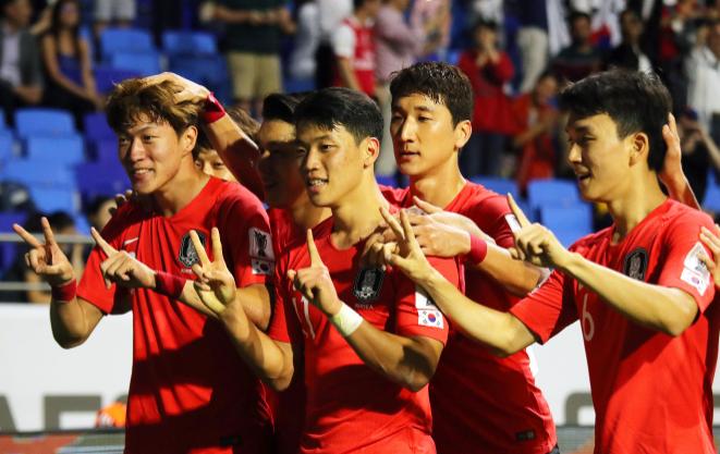 韩国国家队主力前锋黄义助,12强赛韩国黄义助