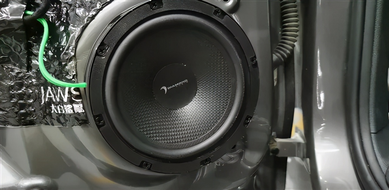 大众豪华桑塔纳改音响无损,大众桑塔纳低配车音响改装效果