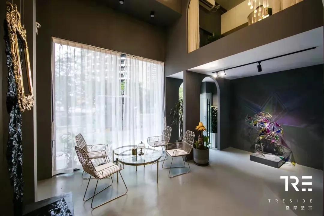 她，白富美，用3年时间，将几美分产品做到上亿营收，有钱还努力