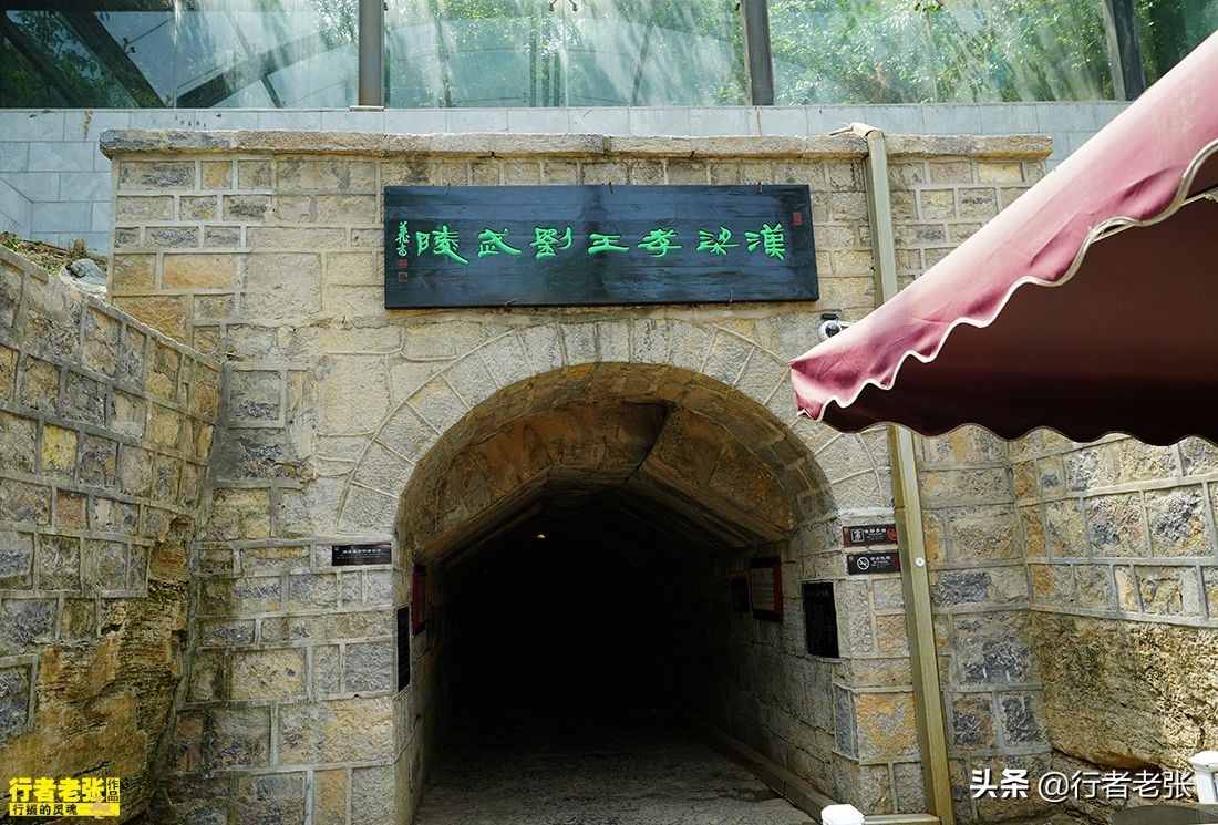 老款卫生间马桶,2000年前的冲水厕所