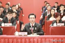 许家印两次登上城门楼照片,许家印登城门图片