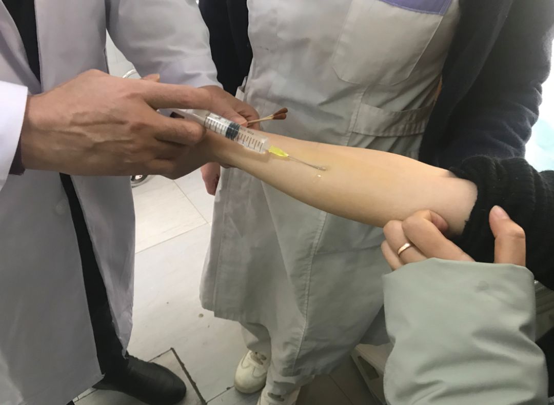 被狗咬出血的伤口怎么处理,被狗咬出血了怎么处理