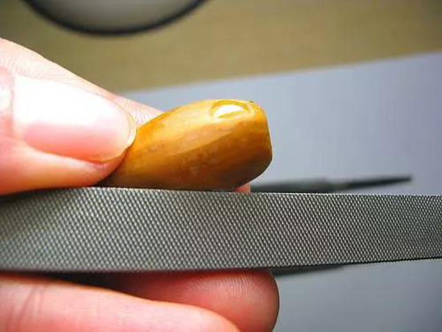 核雕留原皮,核雕留刀痕