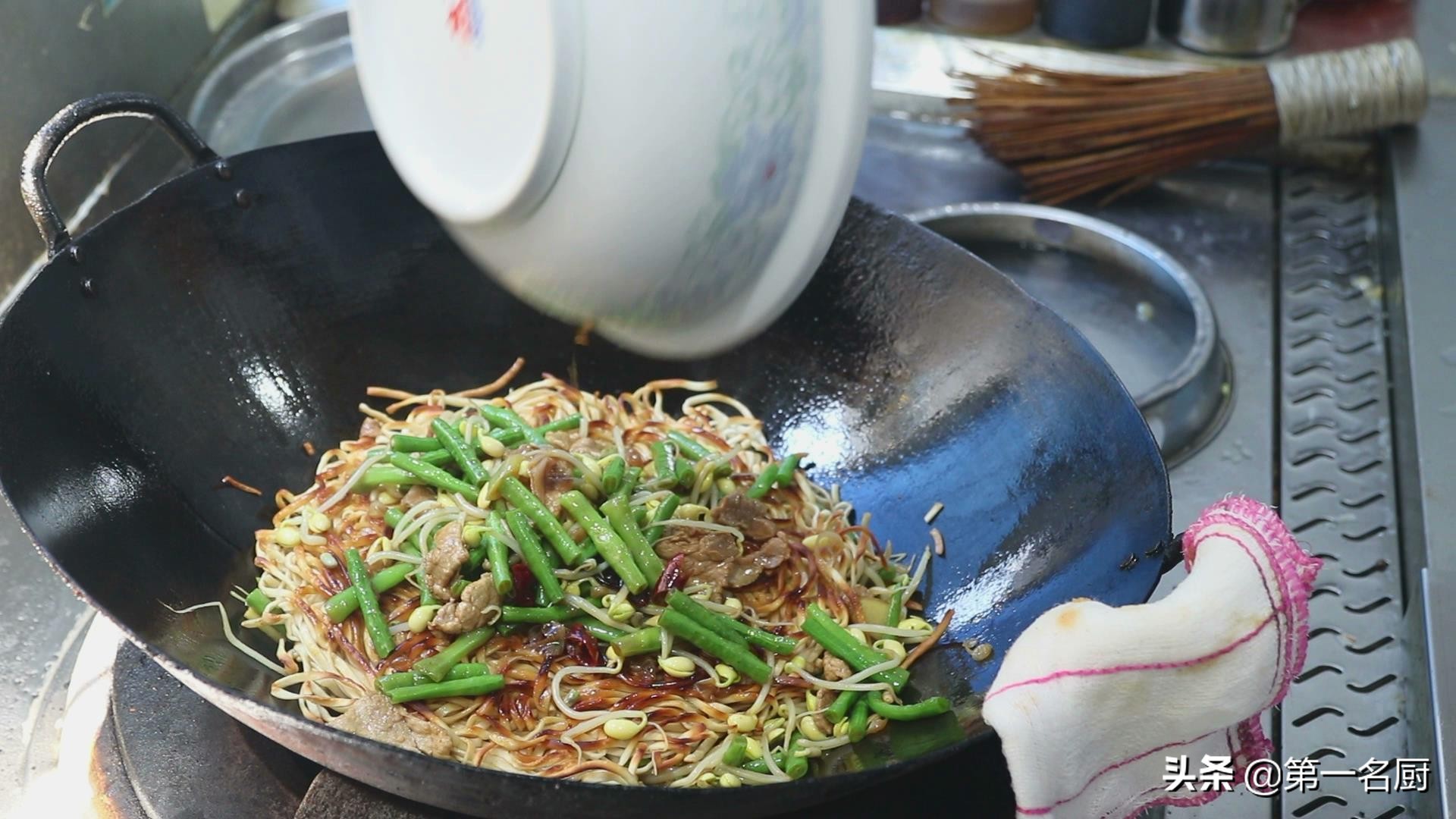 河南老式炒面条最正宗的做法,河南正宗炒面条制作