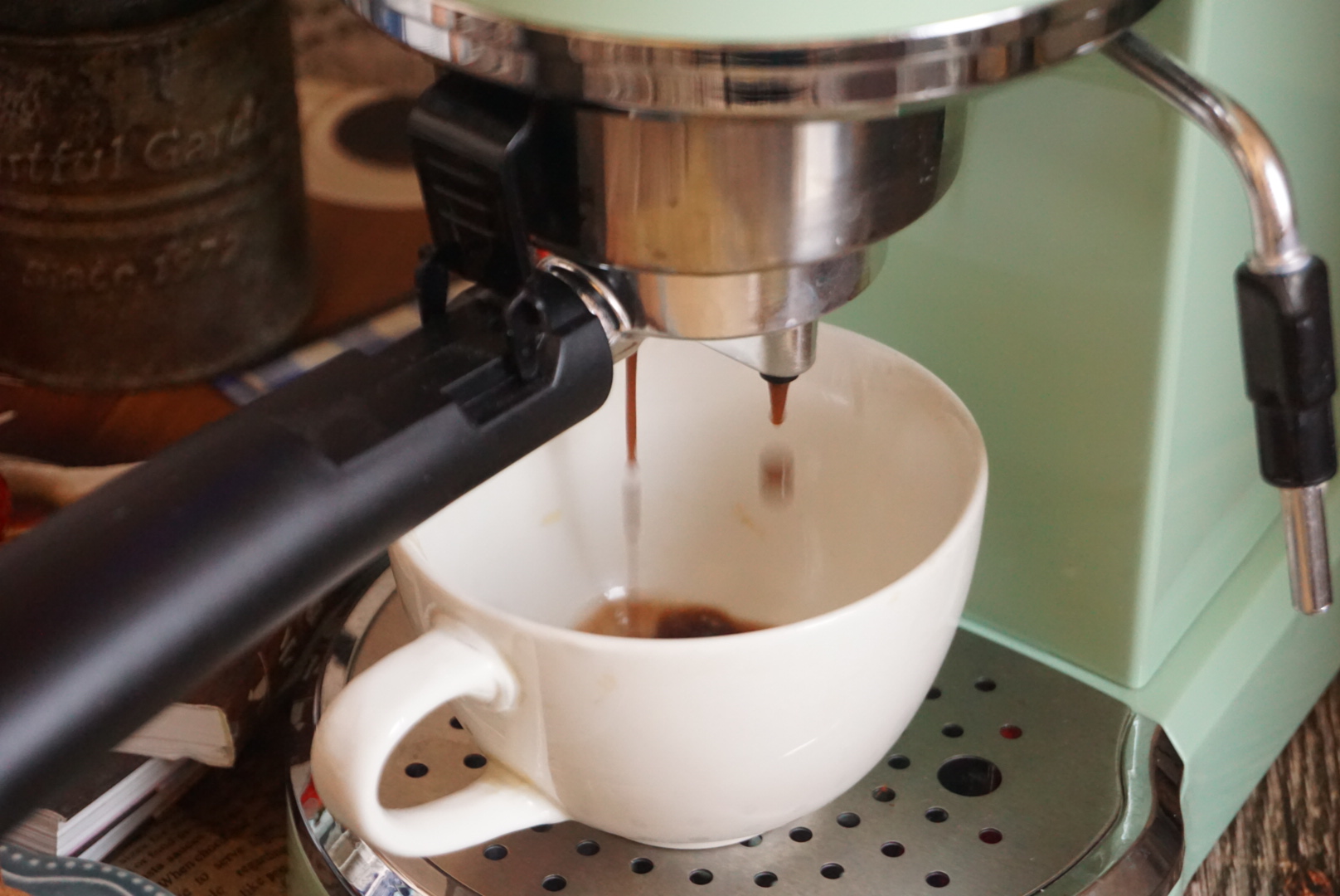 黑白淡奶红茶咖啡怎么做,cafe咖啡教程