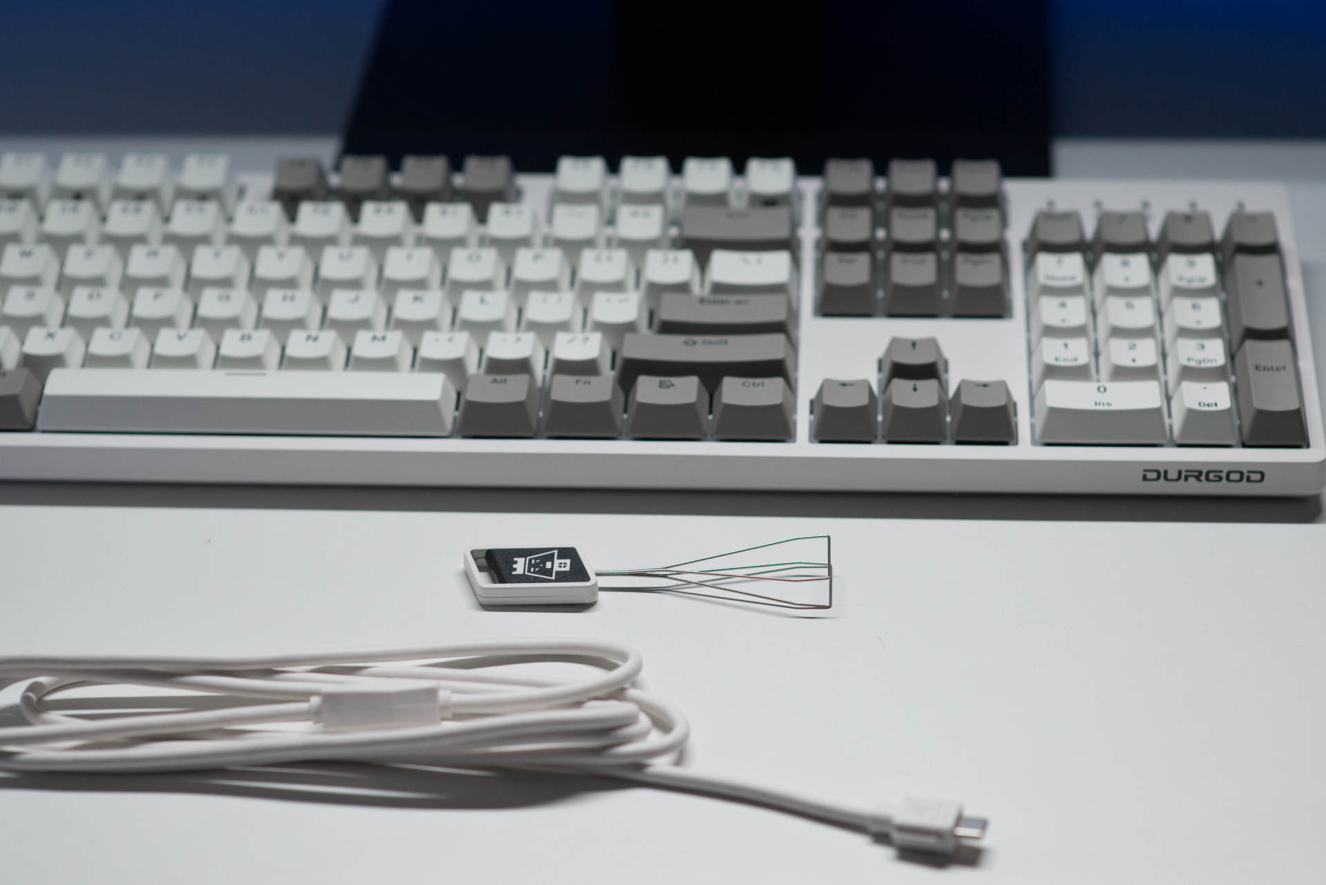 中端机械键盘王者轴体手感真实体验,青轴和银轴横评