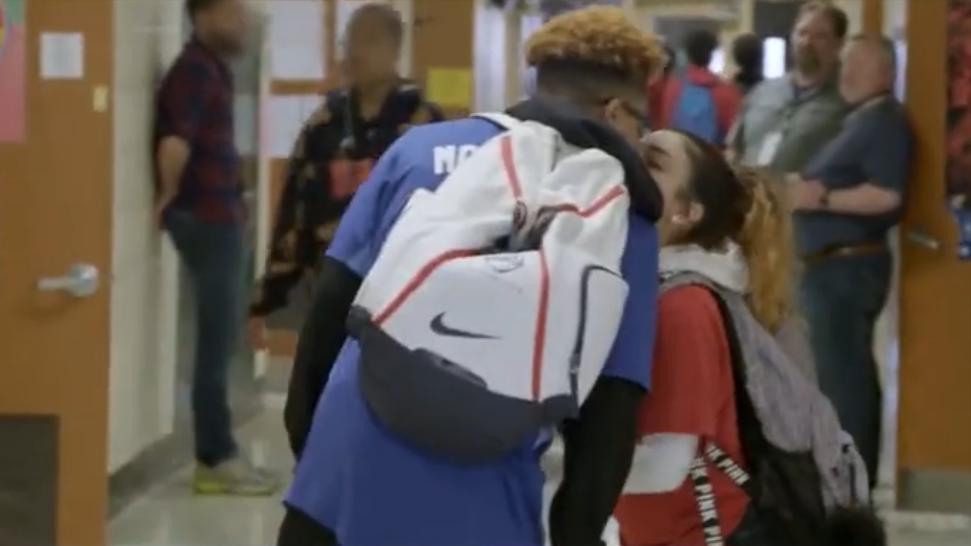 美国国立高中有多混乱?逃课、早恋、怀孕,开放程度令人触目惊心