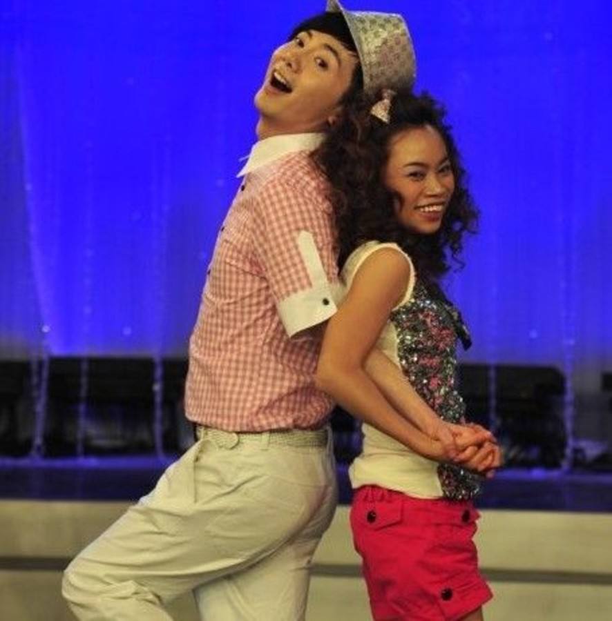 从国内教师到国外修脚师，美国疫情风暴下，凤姐如今怎么样了？