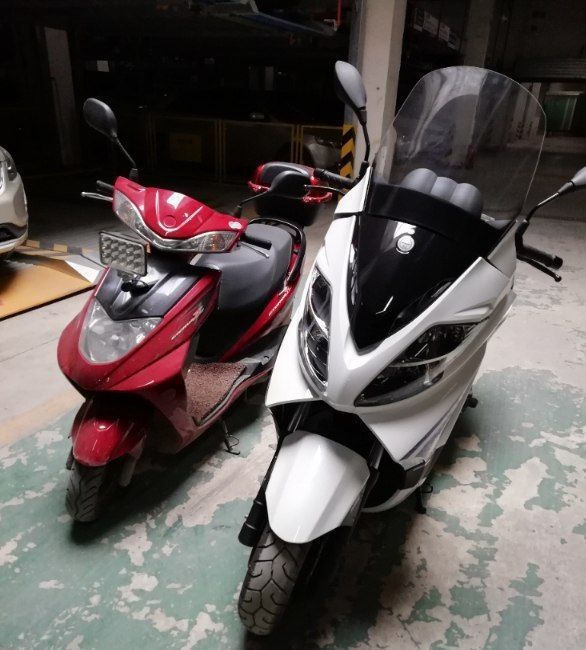 提贝纳利银刃250，售价2万3，刹车疲软，提速如绵羊，后视镜缩水