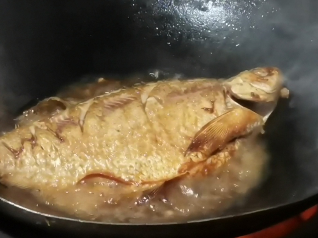 红烧鱼怎么做不腥又鲜美又下饭,红烧鱼怎么做又香又嫩赶紧学起来