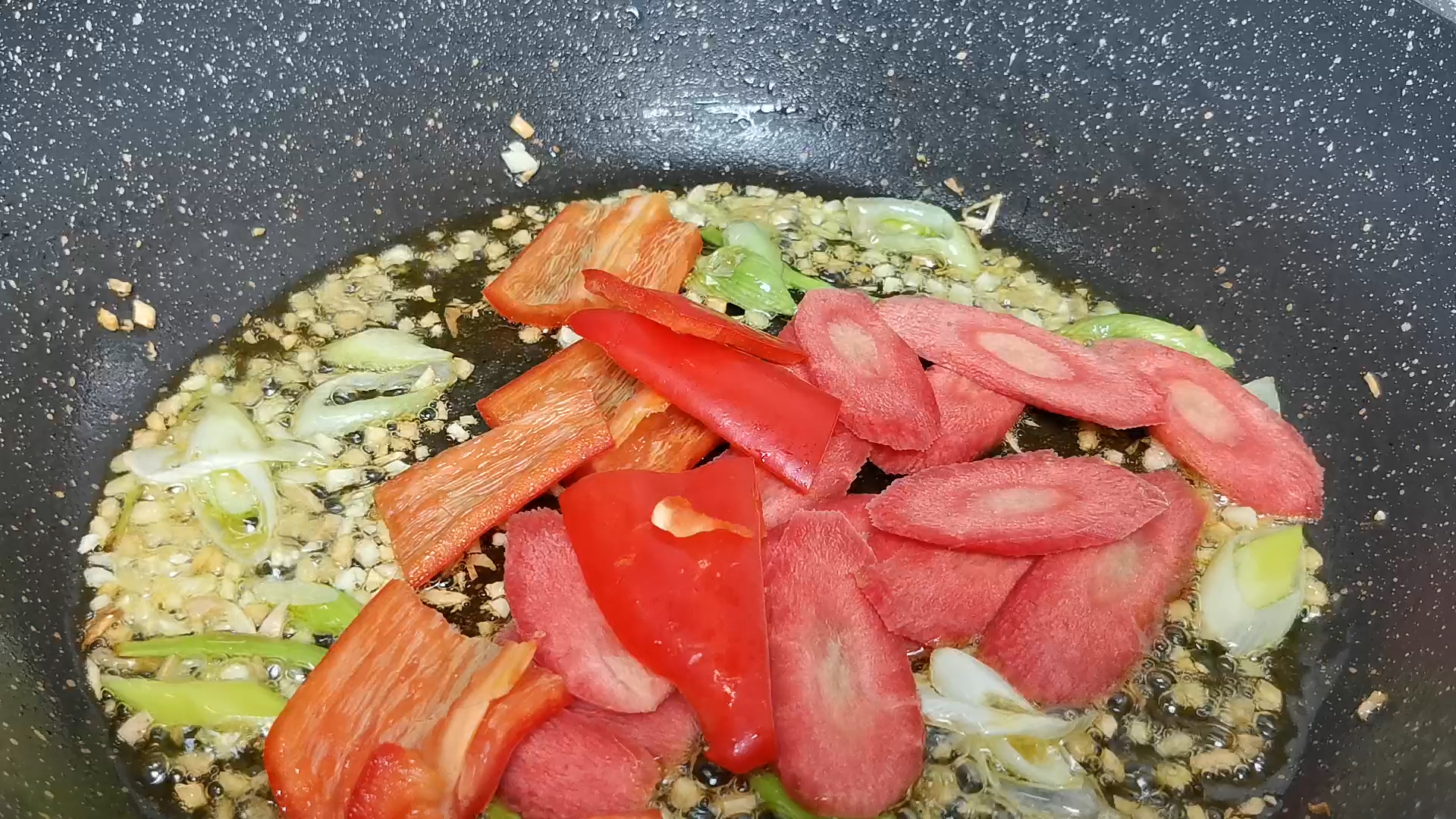 炒西兰花焯水的正确方法,西兰花可以不焯水直接炒吗