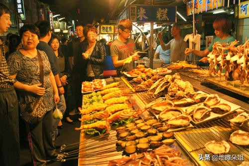 摆摊创业卖袜子,新手摆地摊卖袜子进货大概多少钱