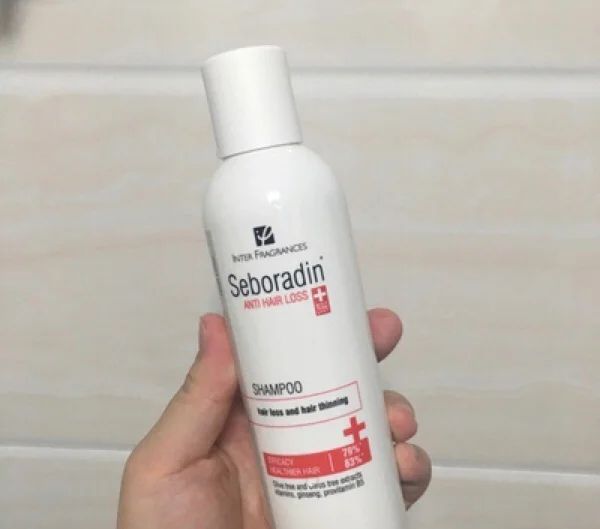 脱发秃顶发际线高如何防脱生发,改善脱发掉发问题守住发际线