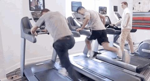 来自“刀锋战士”的灵感，把鞋底镂空，就像装了弹簧一样