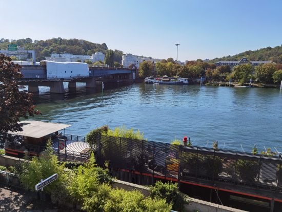 手机摄像头刮花了影响拍照吗,手机摄像头玻璃刮花有影响吗