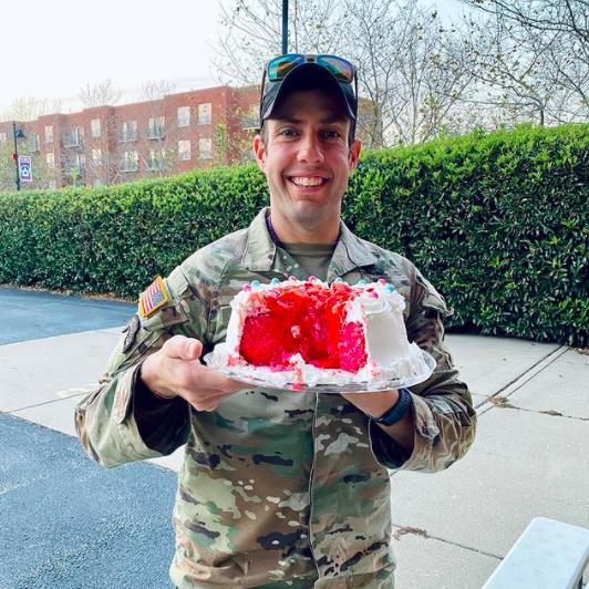 美军大兵在家中发现妻子出轨,美国大兵服役发现妻子出轨