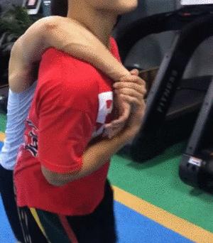 男子健身后腿软,健身腿软站不起来怎么办