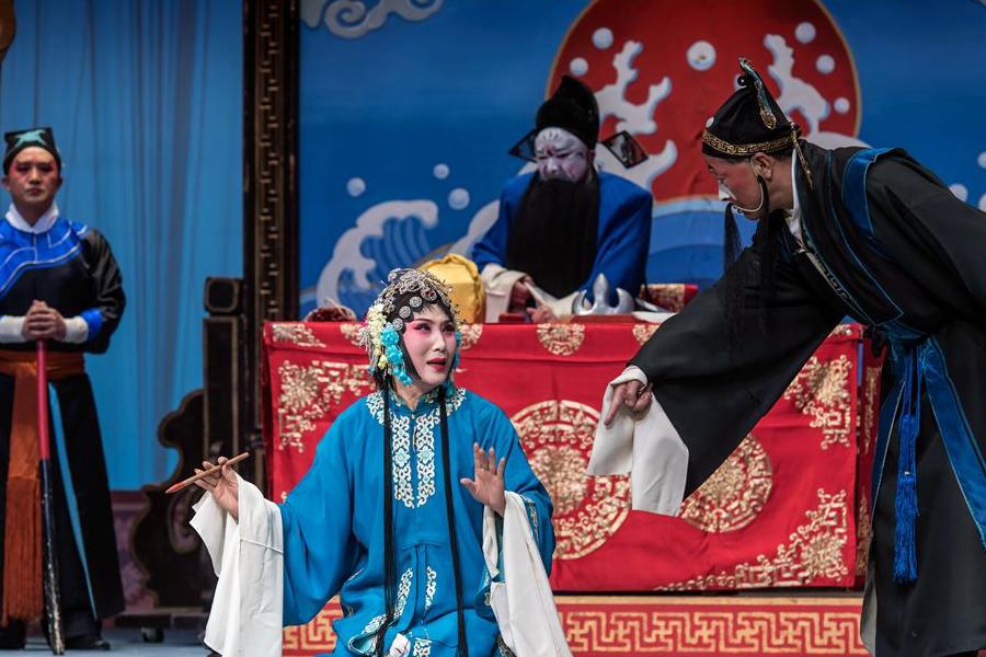 讲一下窦娥冤6月飞雪的故事,窦娥冤关汉卿的故事简介