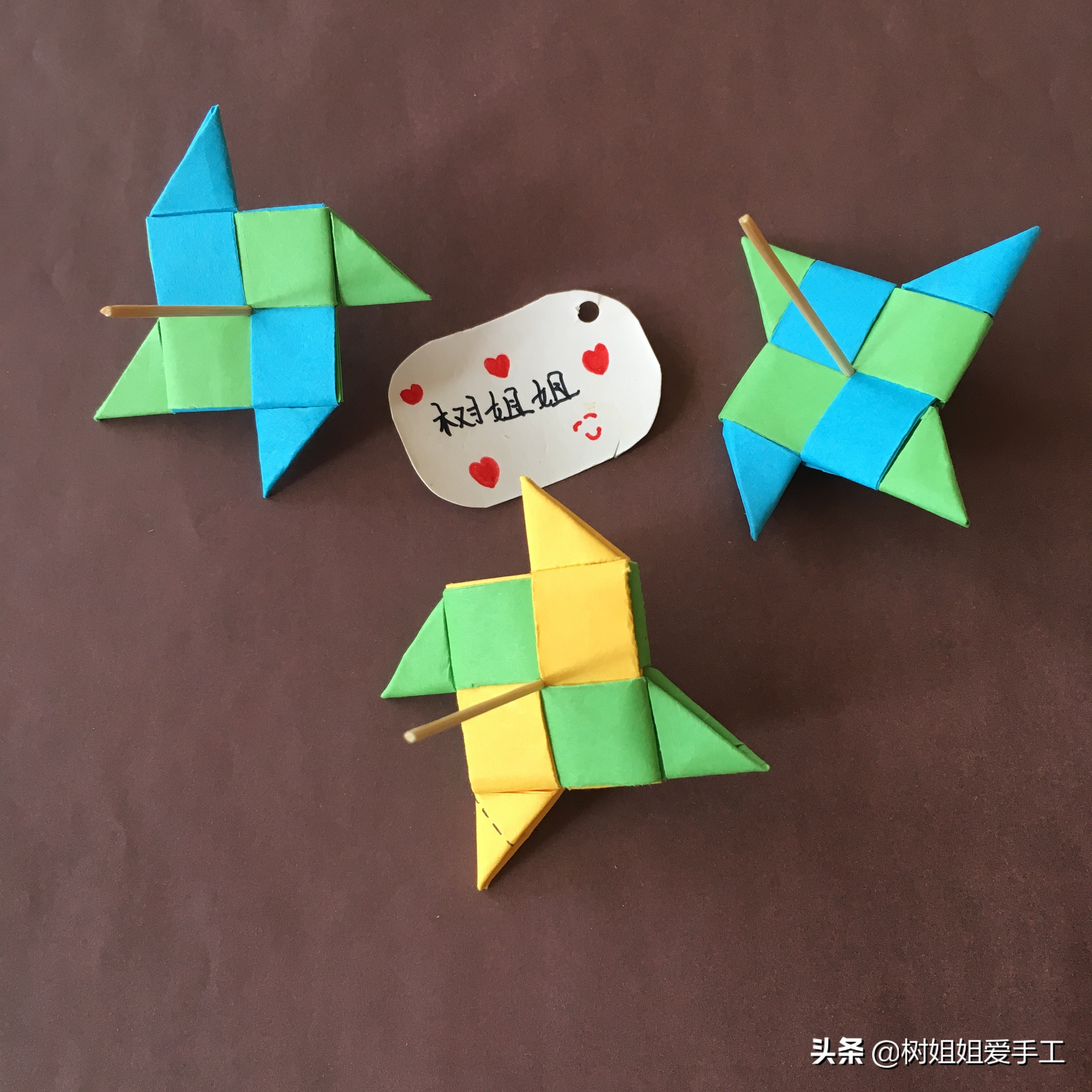 用牙签和卡纸折纸陀螺折法,用牙签来做简单飞镖陀螺