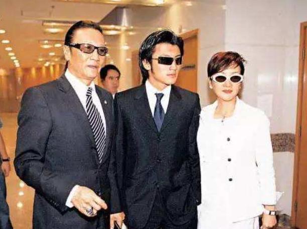 李亚鹏为什么嫁给周迅,李亚鹏和周迅在一起过吗