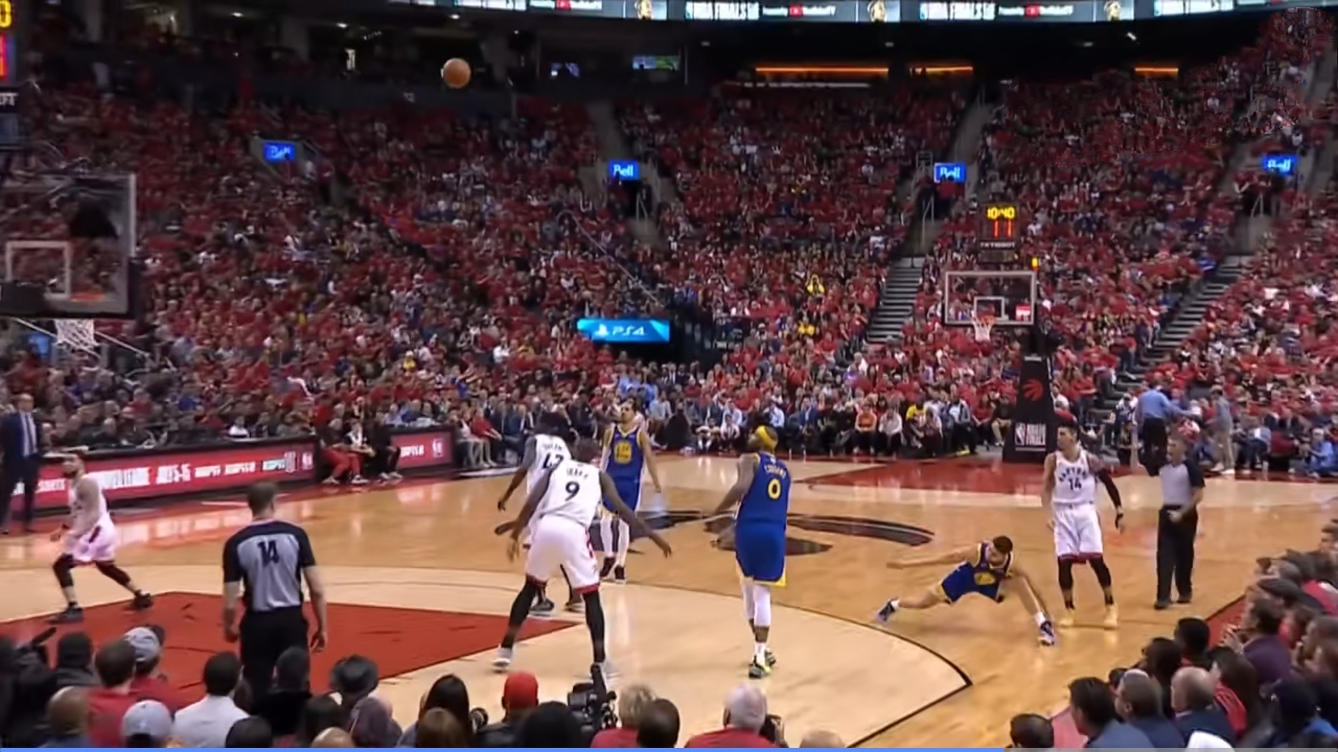 汤普森伤了库里的反应,汤普森腿部肌肉恢复