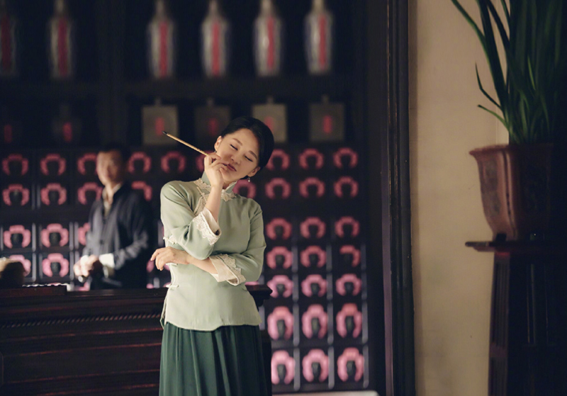 中国穿旗袍最好看的女明星许晴,51岁许晴风情万种