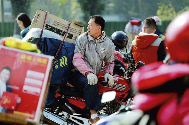 摩托返乡记骑行,摩托骑行135公里只为回家过年