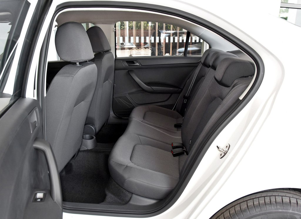 很廉价的车内饰,大众最简陋的内饰