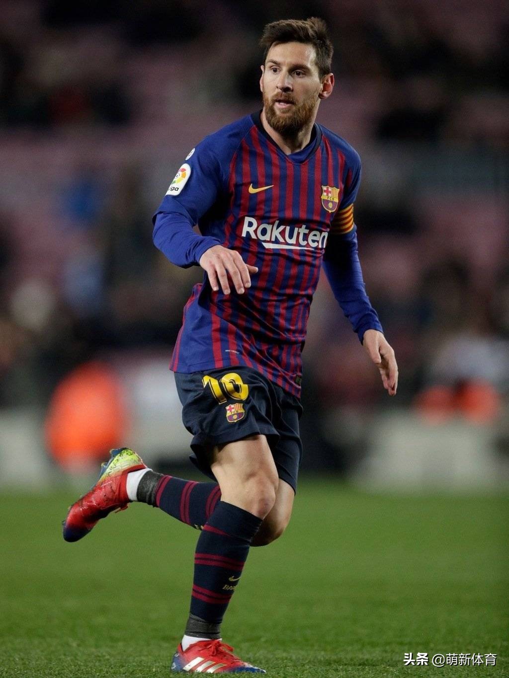 耐克发布巴萨球衣,耐克白色球衣