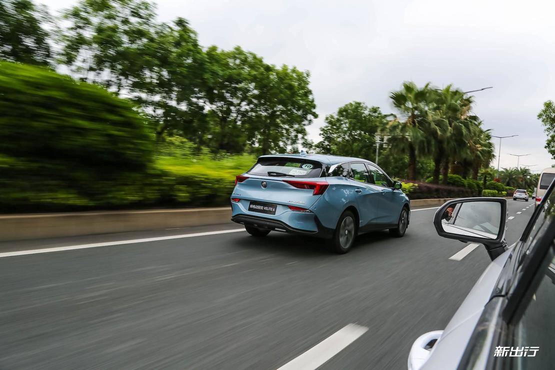 别克电车velite6体验,科技感满满别克velite6看车记