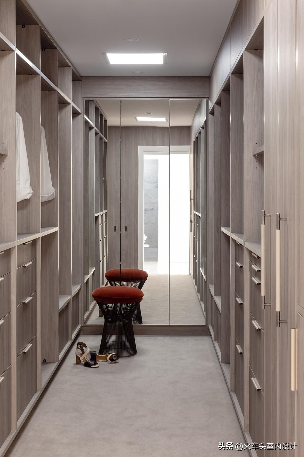 走入式衣帽间设计效果图轻奢风,轻奢简约大气衣帽间