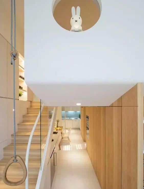 不到50平小房,变两层小别墅,将床架在半空中,瞬间多出间房