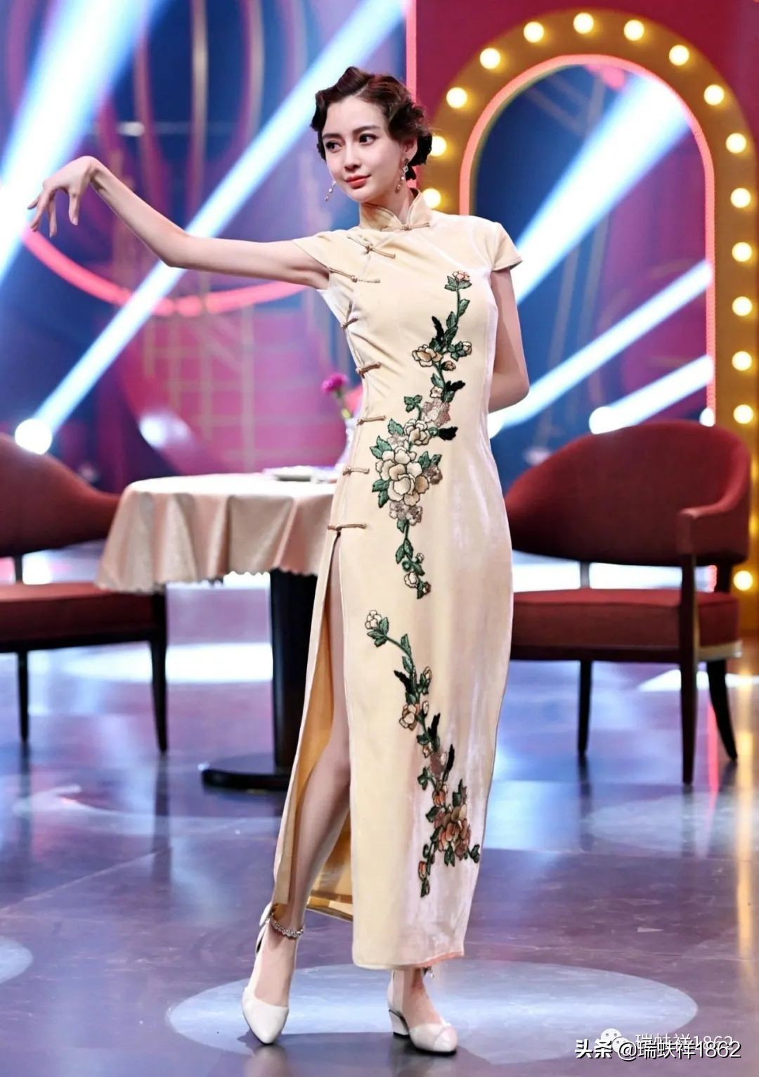 新中式旗袍图片,新中式旗袍古典