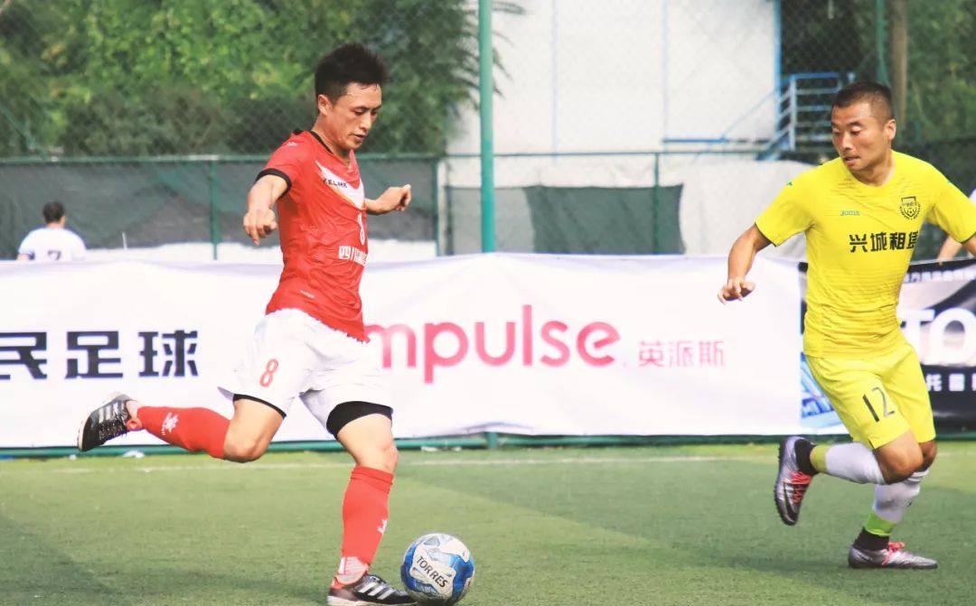 「蜀超联赛第二日综述」自贡兴城足球队强势难挡四连胜夺冠