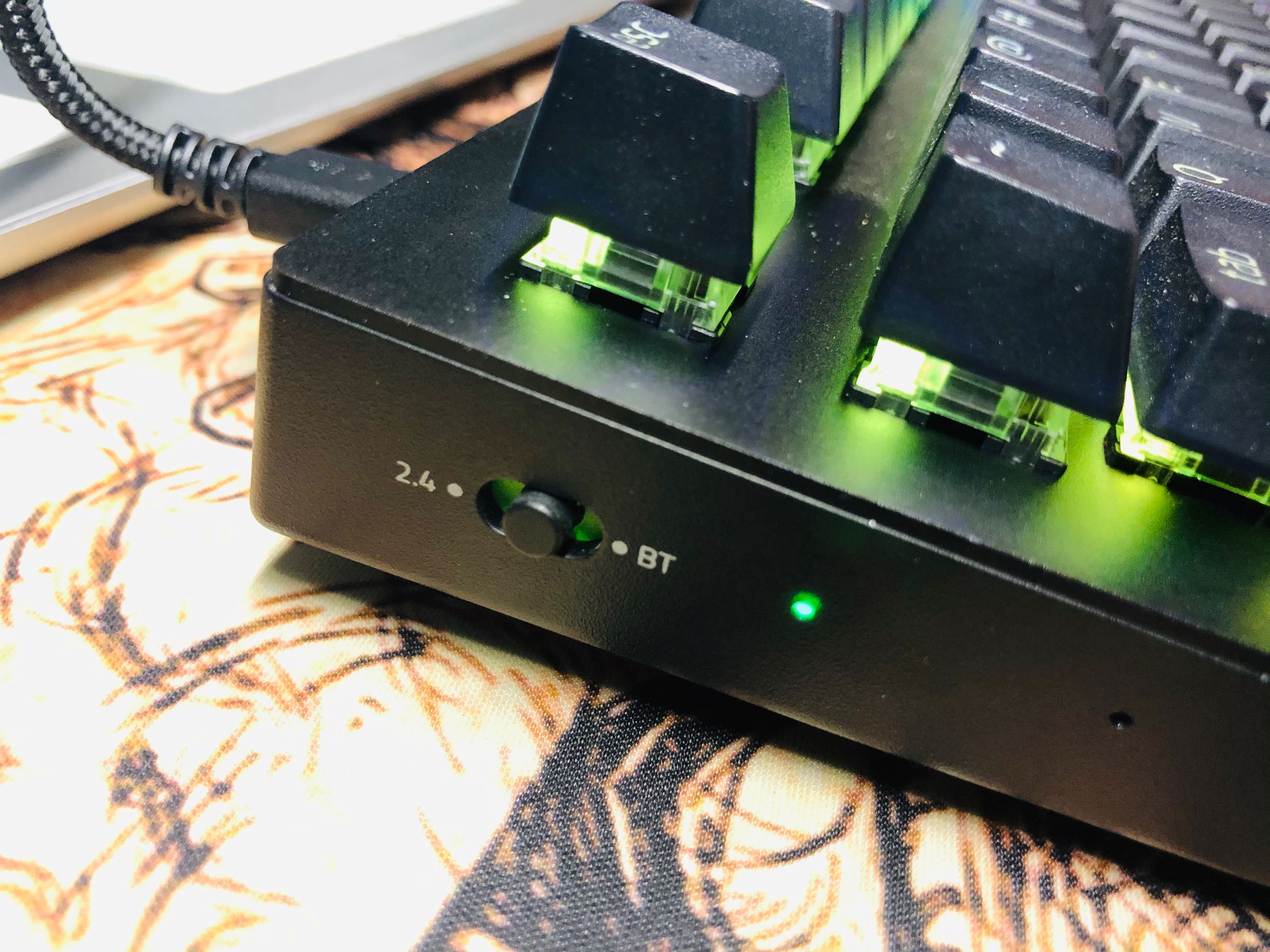 雷蛇黑寡妇v3键盘如何调节灵敏度,雷蛇黑寡妇游戏键盘测评