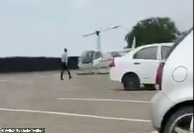 南非一学生上学忘带书包,南非直升机送书包