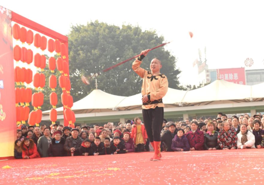 广元市老城小西街嘉陵广场,看看广场有多热闹