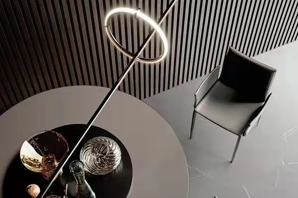 亮面砖vs柔光砖,亮面砖和哑光砖拼接难看不