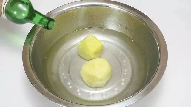 食盐加白醋的妙用慢动作,食盐和白醋在一起有什么功效