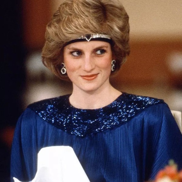 戴安娜输给卡米拉了吗,戴安娜和卡米拉都戴了一顶小王冠
