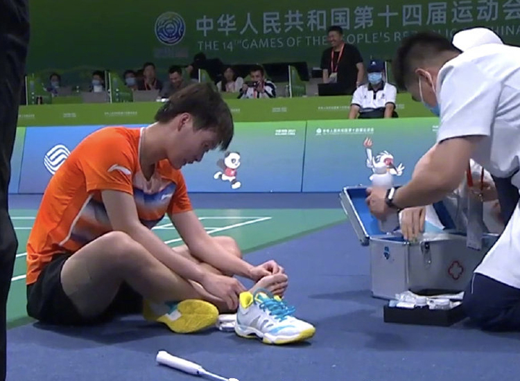 中国李宁撞高帮鞋,李宁鞋翻车