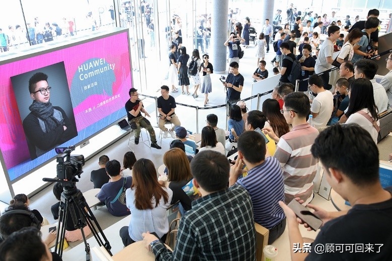 爬楼大赛是什么?来华为旗舰店寻找答案