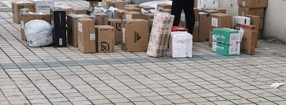 惊了！！某校同学中签无数拿鞋拿到手软