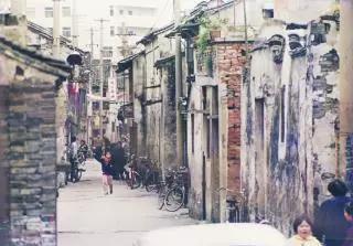 塔弄东起建国路,西止少年路,长305米,在明朝以前名塔儿弄