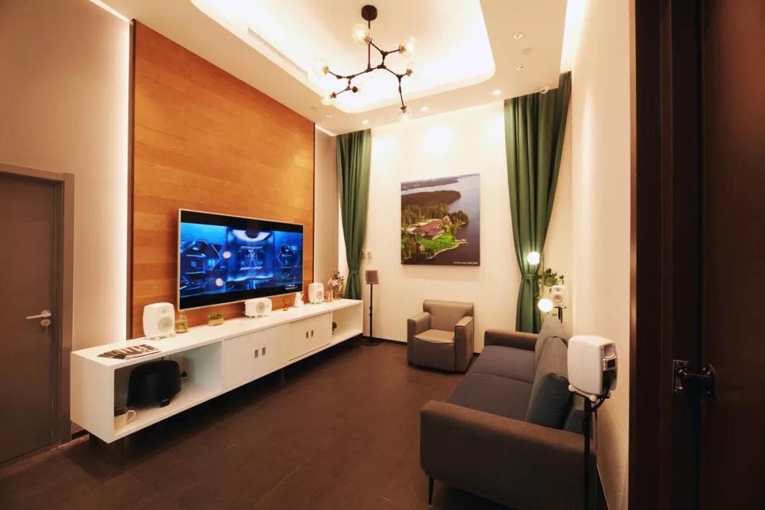 最好的cbd奢侈品店 (青岛cbd奢侈品)