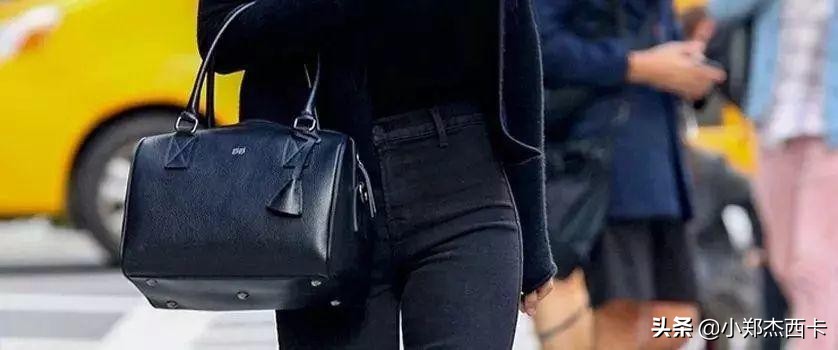 换个Logo贵10倍?!贝嫂这个联名款骗谁捏~|小郑周报